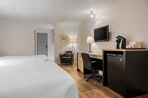Econo Lodge Inn & Suites