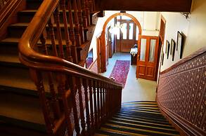 Braemar House B&B and YHA Hostel