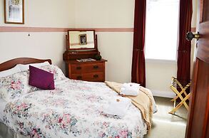 Braemar House B&B and YHA Hostel