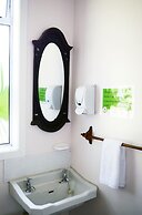 Braemar House B&B and YHA Hostel
