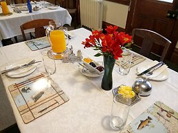 Braemar House B&B and YHA Hostel