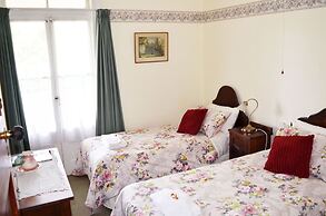 Braemar House B&B and YHA Hostel