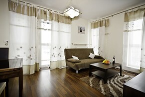 Senator Warsaw Apartments