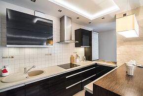 Senator Warsaw Apartments