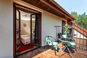 Hotel Dworek Tryumf Dąbrowscy Spółka Jawna