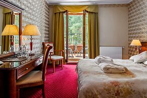 Hotel Dworek Tryumf Dąbrowscy Spółka Jawna