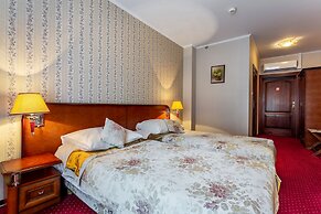 Hotel Dworek Tryumf Dąbrowscy Spółka Jawna
