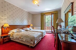Hotel Dworek Tryumf Dąbrowscy Spółka Jawna