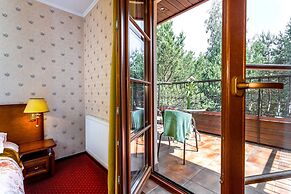 Hotel Dworek Tryumf Dąbrowscy Spółka Jawna