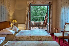 Hotel Dworek Tryumf Dąbrowscy Spółka Jawna