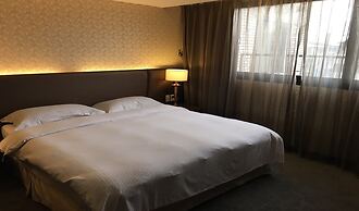 The Metro Hotel