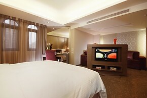 The Metro Hotel