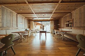 Paradise Lodge