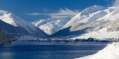 Paradise Lodge