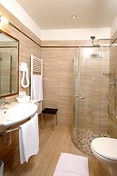 Paradise Lodge
