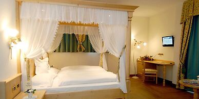 Paradise Lodge