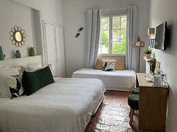 Hôtel de la Plage Mahogany