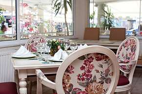 Parthenon Art Hotel