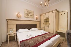 Parthenon Art Hotel