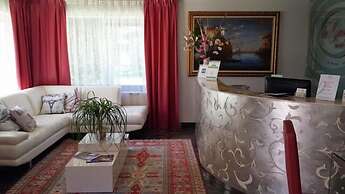 La Grotta Hotel