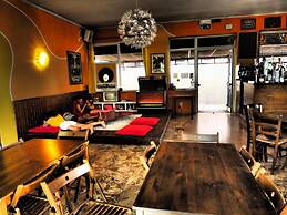 Sunflower Beach Backpacker Hostel