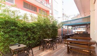 Sunflower Beach Backpacker Hostel
