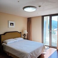 Mayhills Resort