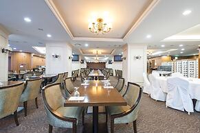 Mayhills Resort