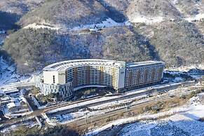 Mayhills Resort