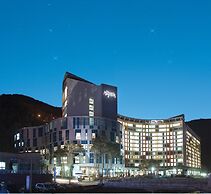 Mayhills Resort
