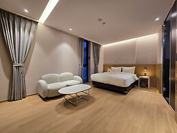 Tria Hotel