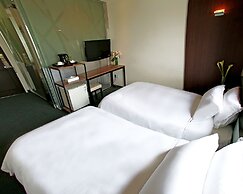 The Riverside Hotel