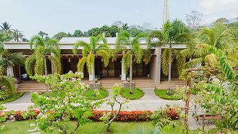 Paraiso Rainforest and Beach Hotel