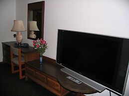 Seven Oakes Motel
