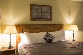 Red Tree Lodge