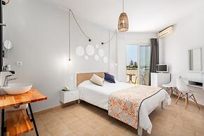 Mrs Chryssana Beach Hotel