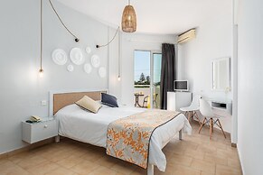 Mrs Chryssana Beach Hotel