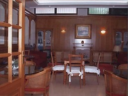 Le Petit Hotel