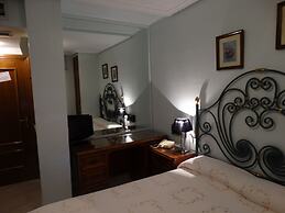 Le Petit Hotel