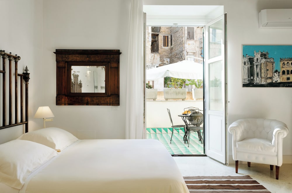 Palazzo Brunaccini Boutique Hotel
