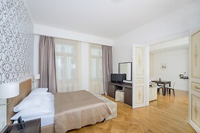 Deminka Palace