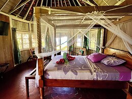 Linareva Moorea Beach Resort