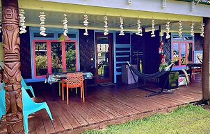Linareva Moorea Beach Resort