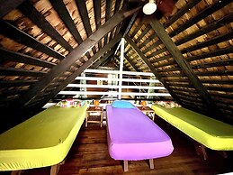 Linareva Moorea Beach Resort