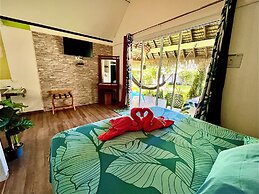Linareva Moorea Beach Resort