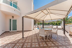 Flamingo Suites Boutique Hotel