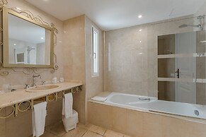 Flamingo Suites Boutique Hotel