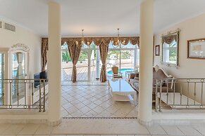 Flamingo Suites Boutique Hotel