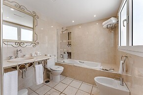 Flamingo Suites Boutique Hotel