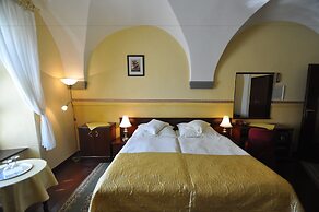 GARNI - Barbakan Hotel